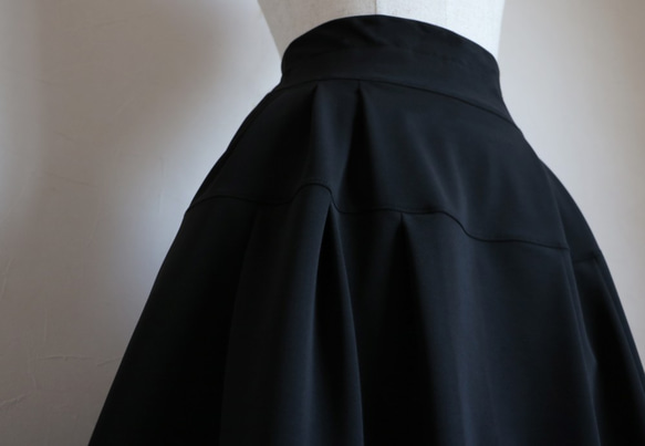 售罄 [腰部清潔橡膠規格 ！ ] Mimore 長度帶口袋柔軟褶皺喇叭裙 [黑色] [免運費] 第7張的照片