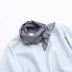 完売です！【紫外線対策に！】ふんわり立体的に巻ける コンパクトストール【ネイビーチェック】 5枚目の画像