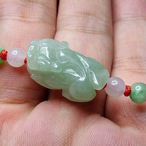 逸品上質ひすいヒキュウ手彫り赤糸手編み天然石ブレスレット石街
