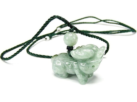 幸運麒麟キリン良質ひすいネックレス3D手彫り天然石本翡翠石街