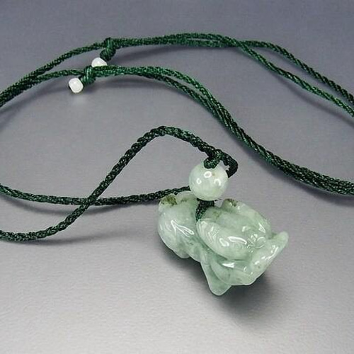幸運麒麟キリン良質ひすいネックレス3D手彫り天然石本翡翠石街