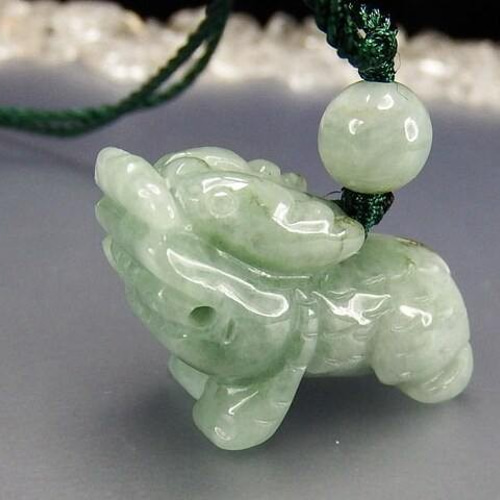 幸運麒麟キリン良質ひすいネックレス3D手彫り天然石本翡翠石街