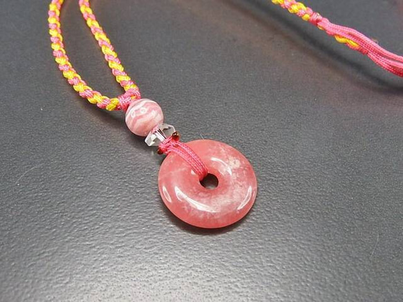 バラ人生天然石かわいいインカローズ小サイズ丸トップオリジナル手編みネックレス 2枚目の画像
