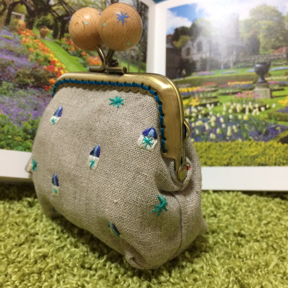 木玉の刺繍がま口 2枚目の画像