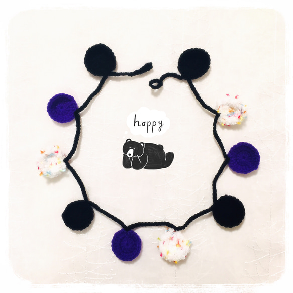 手編みのまるガーランド(黒×紫×スノーキャンディ) 4枚目の画像