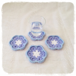 手編みの お花コースター 4個セット(水色×紫×白) 1枚目の画像