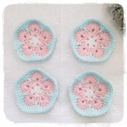 手編みの お花コースター 4個セット(ミントグリーン×ピンク×白) 2枚目の画像