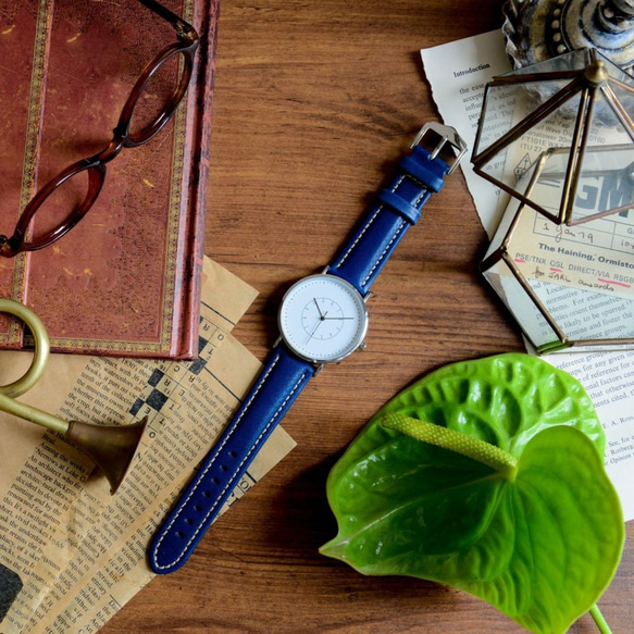 ～防水本革のベルト～ シンプル 腕時計 ブルー メンズ レディース兼用 2枚目の画像
