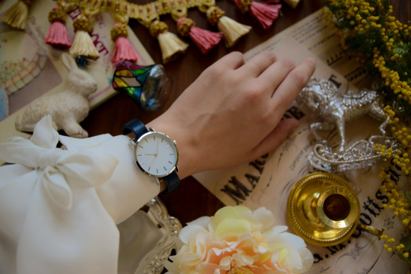 アンティーク調で可愛い腕時計　ネイビー レディース 革ベルト　 2枚目の画像