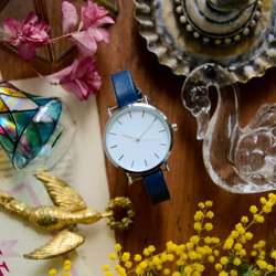 アンティーク調で可愛い腕時計　ネイビー レディース 革ベルト　 1枚目の画像