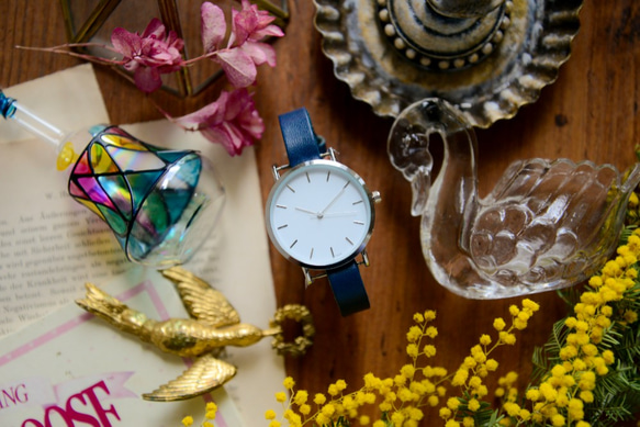 アンティーク調で可愛い腕時計　ネイビー レディース 革ベルト　 1枚目の画像
