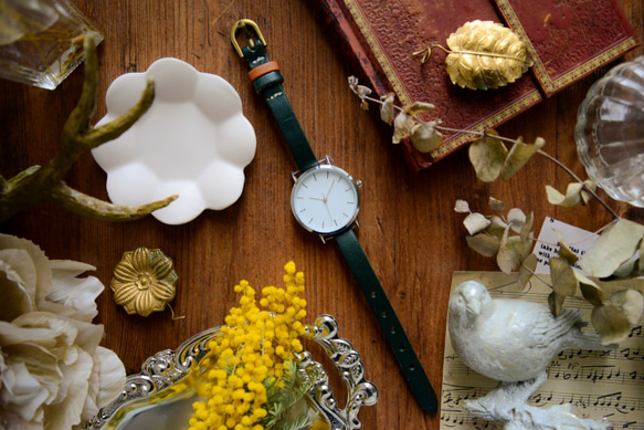 アンティーク調で可愛い腕時計　グリーン レディース 革ベルト　 3枚目の画像