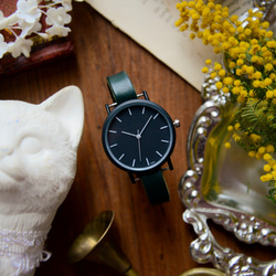 アンティーク調で可愛い腕時計　グリーン レディース 革ベルト オシャレ 時計　 1枚目の画像