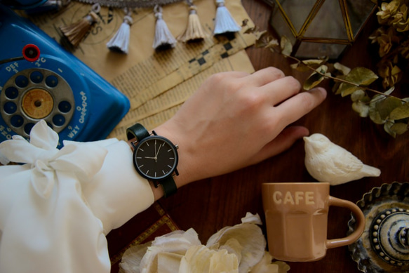 アンティーク調で可愛い腕時計　グリーン レディース 革ベルト オシャレ 時計　 3枚目の画像