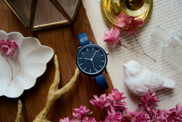 アンティーク調で可愛い腕時計　ネイビー レディース 革ベルト オシャレ 時計　 1枚目の画像