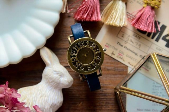 アンティーク調で可愛い腕時計 ブルー レディース 革ベルト オシャレ 時計　 1枚目の画像