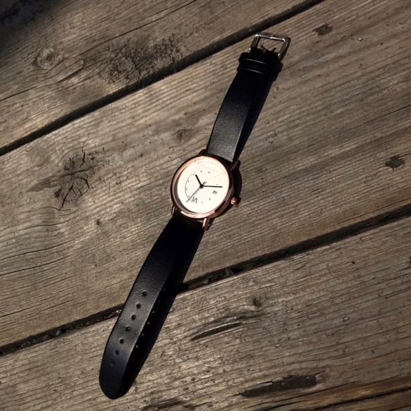 【カレンダー機能付き】高級感のあるデザイン 腕時計 メンズ レディース 兼用 4枚目の画像