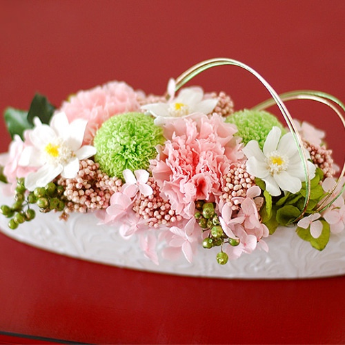 春を呼ぶ可愛い花が描かれたアンティークの飾り皿 春を呼ぶ可愛い花が描かれたアンティークの飾り皿 アンティーク 花柄