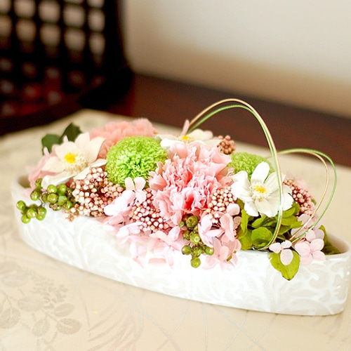 舟形器の桃色新春アレンジ プリザーブドフラワー 創作花屋花の音