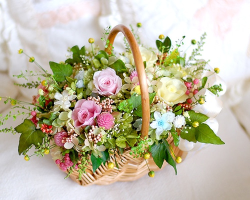 再販6】小花いっぱいの籠アレンジ プリザーブドフラワー 創作花屋花の
