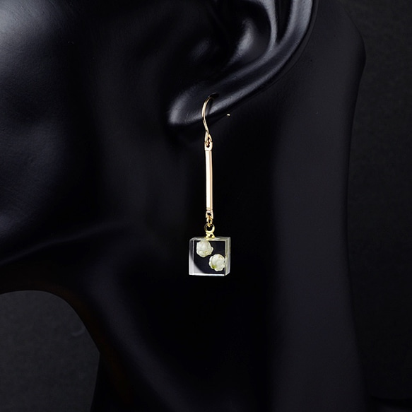 [9月誕生石彩色藍寶石]施華洛世奇和米花穿孔/耳環（生日禮物，包裝） 第2張的照片