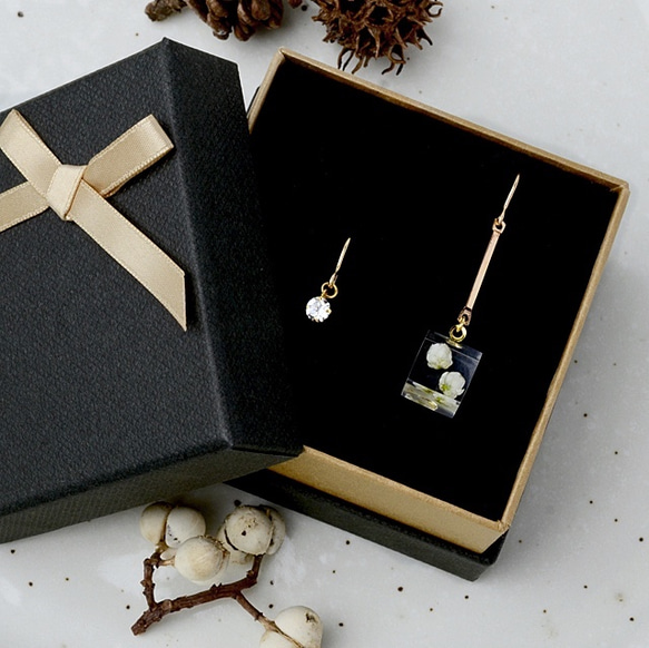 [9月誕生石彩色藍寶石]施華洛世奇和米花穿孔/耳環（生日禮物，包裝） 第3張的照片