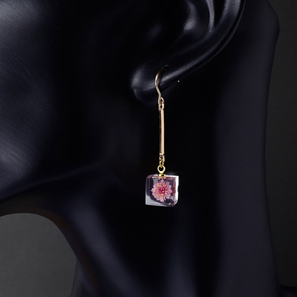 [10月誕生石顏色蛋白石]施華洛世奇和姬路古斯巴穿孔/耳環（禮品包裝，生日禮物） 第2張的照片