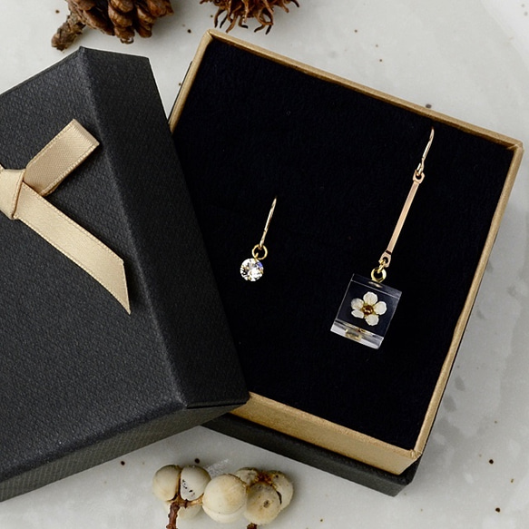 [十月誕生石色蛋白石]施華洛世奇和Kodemari穿孔/耳環（禮品包裝，生日禮物） 第3張的照片