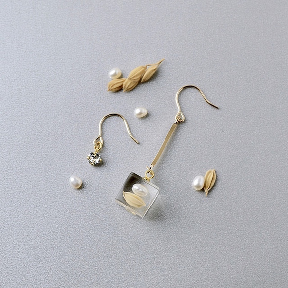[10月誕生石色蛋白石]施華洛世奇和珍珠和米色穿孔/耳環（包裝，生日禮物） 第2張的照片