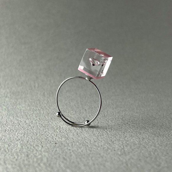 [特色] 櫻花色戒指、氧化鋯、簡單樹脂、銀色、禮物、生日禮物、婚禮 第1張的照片