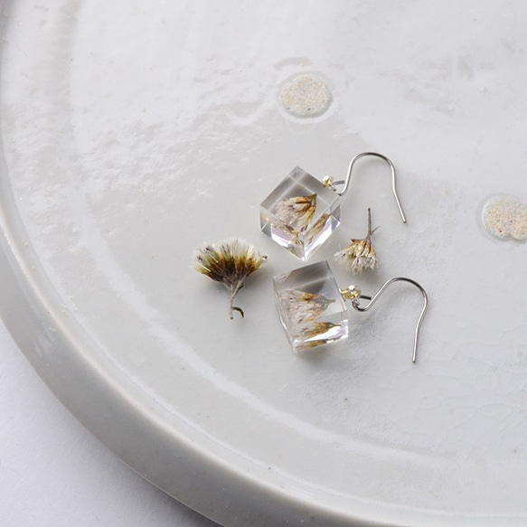 Metallacia鉤針穿孔（野花，樹脂，透明穿孔，鈦穿孔，免費送貨） 第3張的照片