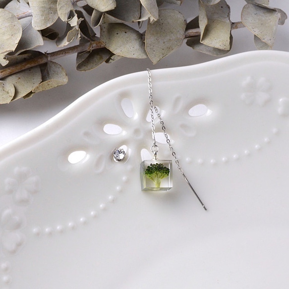 西蘭花西式耳環和施華洛世奇耳釘（蔬菜，透明色，樹脂，生日石顏色，免費送貨） 第4張的照片