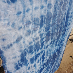すくも天然藍タテ絞り染めストール　ＡＩ002 4枚目の画像