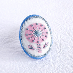 春風ガールのボタニカル刺繍ブローチ 4枚目の画像