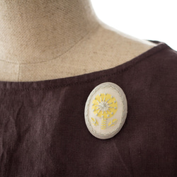 シャイニーガールのボタニカル刺繍ブローチ 2枚目の画像