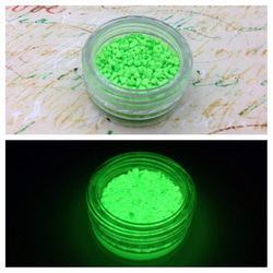 夜光砂 つぶつぶタイプ 緑 2g 蓄光 顔料 レジンクラフト ネイル 封入 素材 夜光パウダー 1枚目の画像