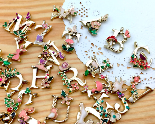 3文字選んで下さい♪】メルヘン森の動物 イニシャル チャーム 3文字