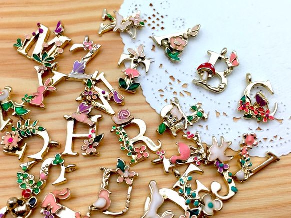 3文字選んで下さい♪】メルヘン森の動物 イニシャル チャーム 3文字