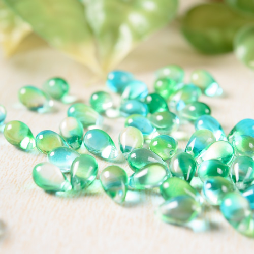 No.199 チェコビーズ 緑のグラデーションピアス ハンドメイド No.199 チェコビーズ 緑のグラデーションピアス ハンドメイド