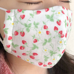 柔らかガーゼの立体マスク・こども用（イチゴ・白）◉マスクは感染を完全に予防するものではございません。 5枚目の画像
