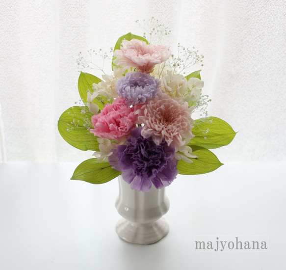 【仏花】上品なカーネーションと菊の優しい色合い♪ 1枚目の画像