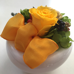 黄色のバラとシュガーappleのアレンジ 5枚目の画像