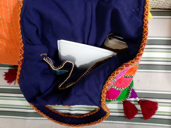 手刺繍のレインボースケールの大きな布バッグ-ダークグリーン 2枚目の画像