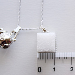 角砂糖とティーポットのネックレス（シルバー） 3枚目の画像