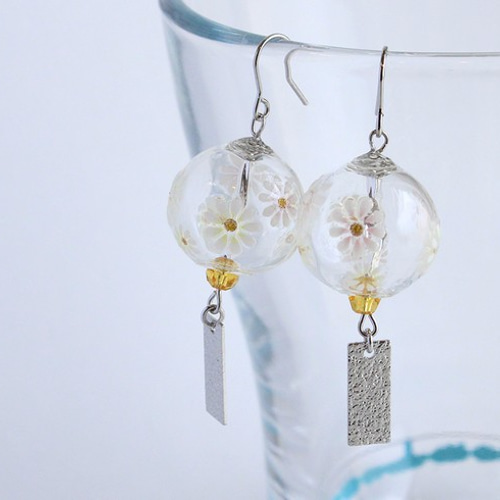 夏の風鈴アクセサリー 透明x大輪柄（イヤリング/ピアス/樹脂ピアス