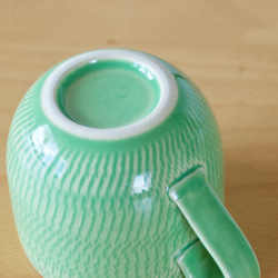 【2個限定】コロンとまぁるいマグカップ　ポップなグリーン　凸凹手触り　コーヒーや紅茶 5枚目の画像