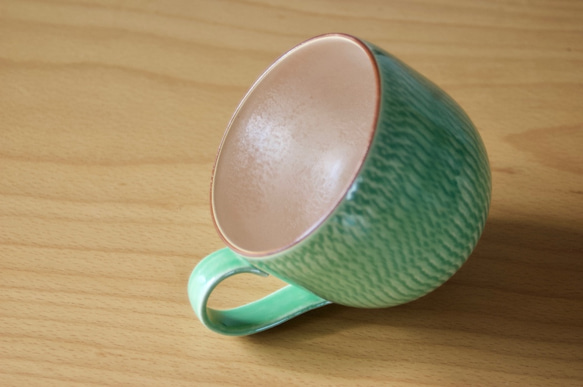 【2個限定】コロンとまぁるいマグカップ　ポップなグリーン　凸凹手触り　コーヒーや紅茶 10枚目の画像
