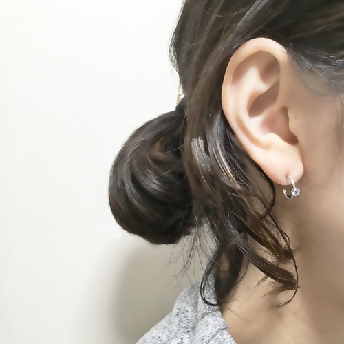 選べる誕生石】 ベビーリングの細身ピアス 【シルバー925