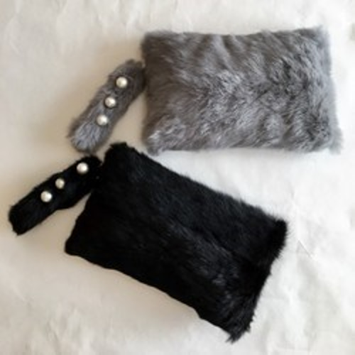 ラビットファーのクラッチバッグ（ブラック） クラッチバッグ ULTIMA  