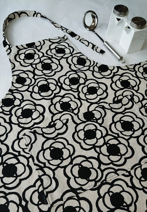 時尚單調圍裙（花朵、白色） 第3張的照片